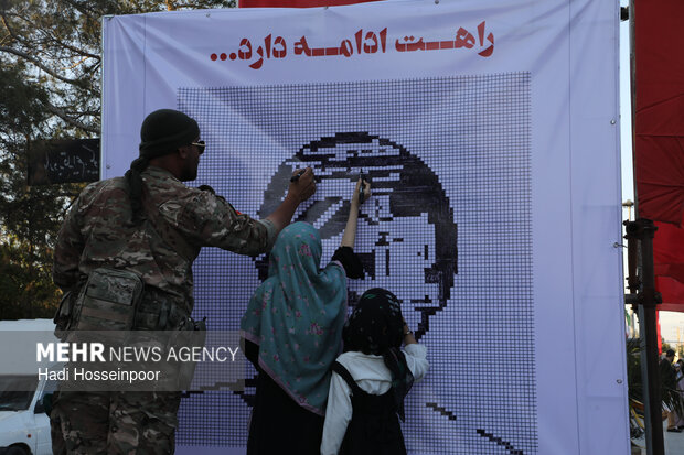 نقاشی تعاملی رهبر شهید انقلاب در گلزار مطهر شهدای بهشت زهرا(س)