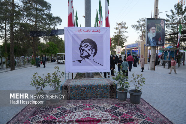 نقاشی تعاملی رهبر شهید انقلاب در گلزار مطهر شهدای بهشت زهرا(س)