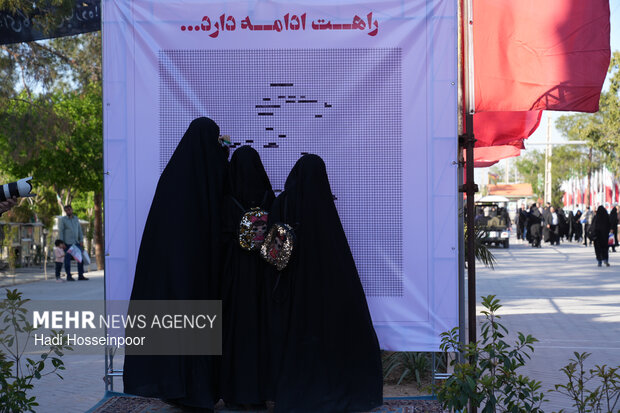 نقاشی تعاملی رهبر شهید انقلاب در گلزار مطهر شهدای بهشت زهرا(س)