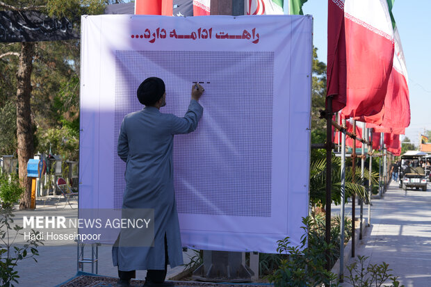 نقاشی تعاملی رهبر شهید انقلاب در گلزار مطهر شهدای بهشت زهرا(س)
