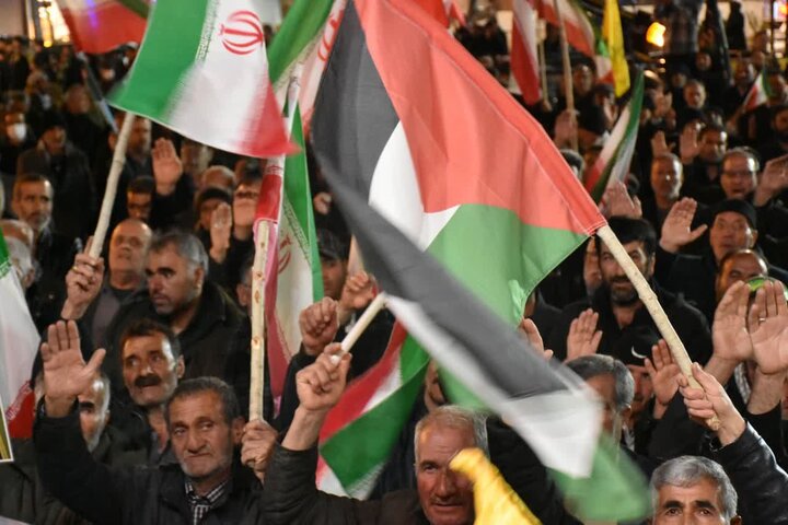 اجتماع مردم قروه در حمایت از نیروهای مسلح