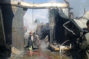 شادی نیا:در آتش‌سوزی کارخانه چسب در محدوده صوفیان ۱۴ نفر مصدوم شد