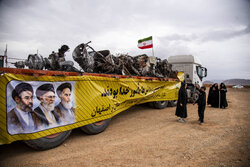 People convene at US failed op. venue against Iran in Isfahan