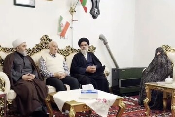 دیدار حجت الاسلام اصل‌نژادی با خانواده شهید امینی