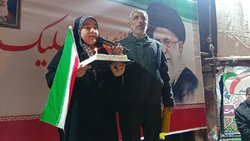 تولد دختر بیجاری به یاد دختران مدرسه میناب در تجمع شبانه