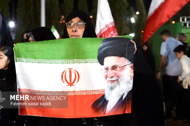 جشن دهه کرامت و اجتماع مردمی در میدان آزادی کرمان