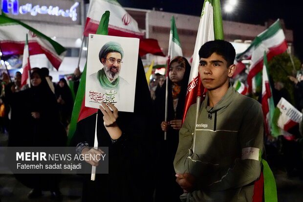 جشن دهه کرامت و اجتماع مردمی در میدان آزادی کرمان