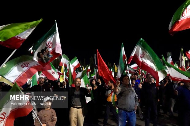 جشن دهه کرامت و اجتماع مردمی در میدان آزادی کرمان