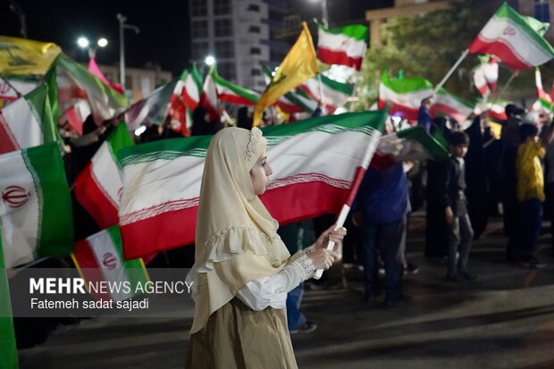 جشن دهه کرامت و اجتماع مردمی در میدان آزادی کرمان