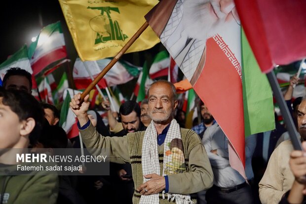 جشن دهه کرامت و اجتماع مردمی در میدان آزادی کرمان