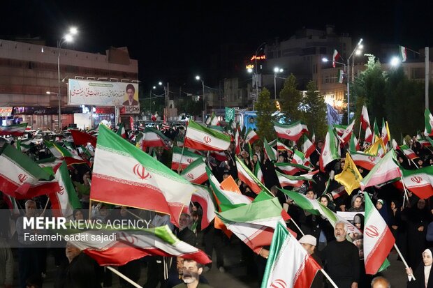 جشن دهه کرامت و اجتماع مردمی در میدان آزادی کرمان