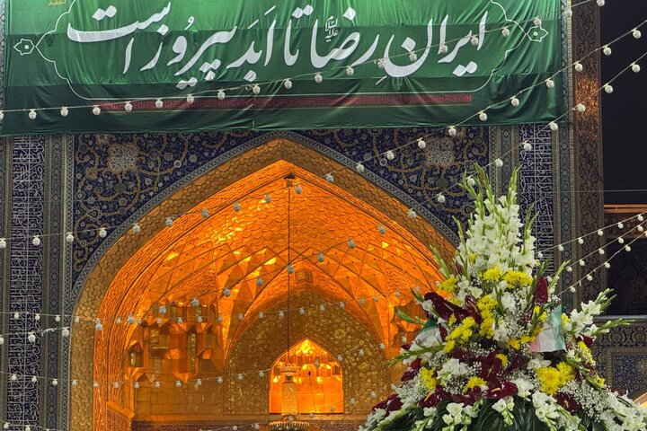گل‌آرایی حرم مطهر رضوی به مناسبت ولادت امام رضا (ع)