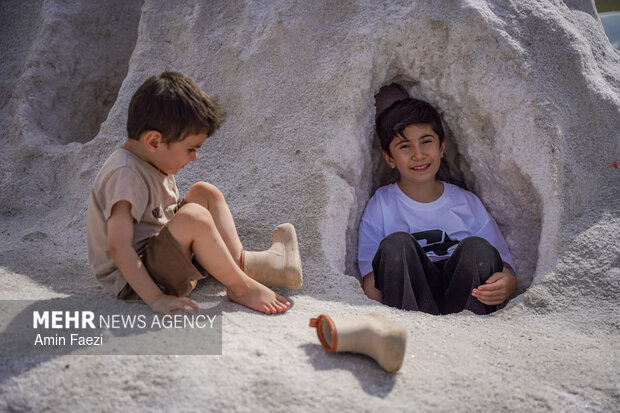 دریاچه صورتی رنگ مهارلو شیراز