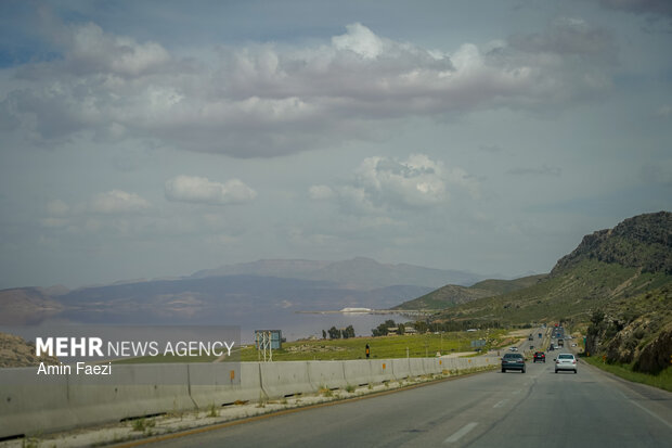 دریاچه صورتی رنگ مهارلو شیراز