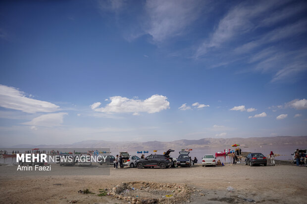 دریاچه صورتی رنگ مهارلو شیراز