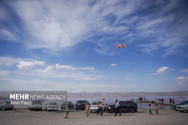 دریاچه صورتی رنگ مهارلو شیراز