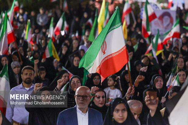 People in Bushehr denounce US-Israeli aggression against Iran
