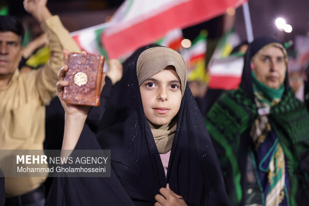 People in Bushehr denounce US-Israeli aggression against Iran
