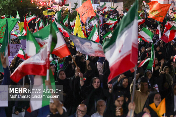 People in Bushehr denounce US-Israeli aggression against Iran
