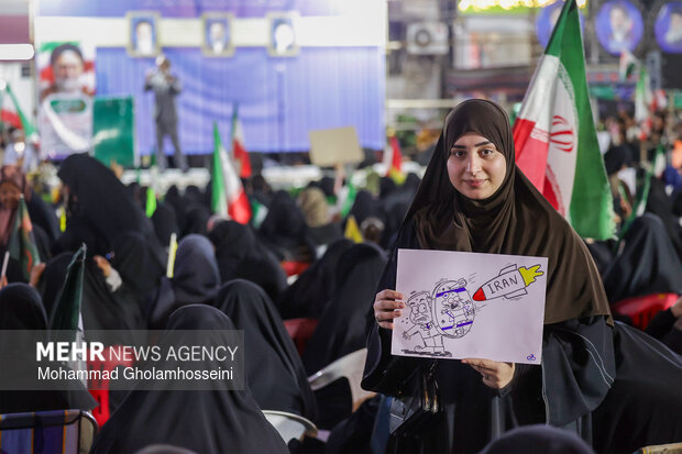 People in Bushehr denounce US-Israeli aggression against Iran
