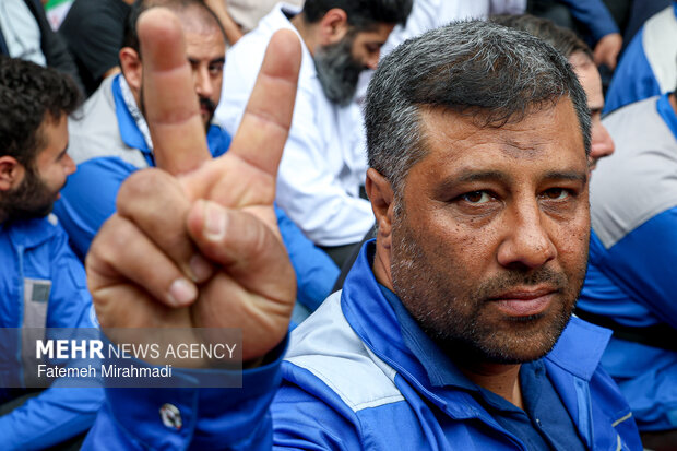 تجدید میثاق جامعه کار و تولید با رهبر شهید