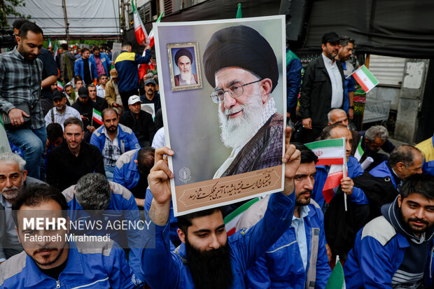 تجدید میثاق جامعه کار و تولید با رهبر شهید