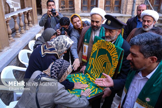 استقبال مردمی از بیرق رضوی در سنندج