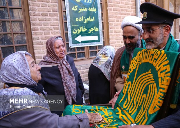 استقبال مردمی از بیرق رضوی در سنندج