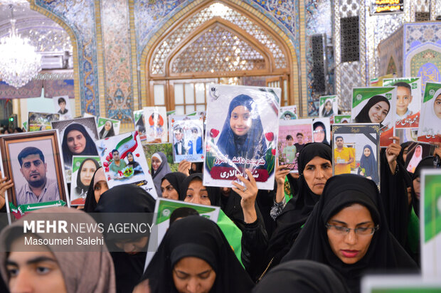 از میناب تا مشهد هم قدم با خانواده شهدای دانش آموز میناب