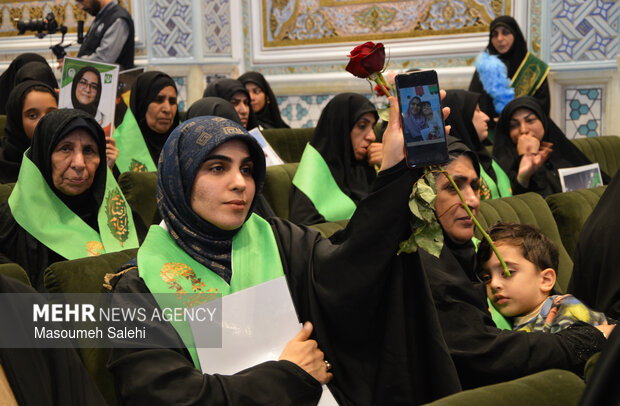 از میناب تا مشهد هم قدم با خانواده شهدای دانش آموز میناب