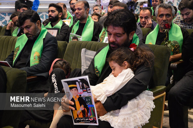 از میناب تا مشهد هم قدم با خانواده شهدای دانش آموز میناب