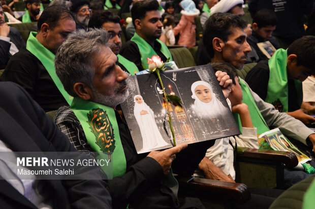 از میناب تا مشهد هم قدم با خانواده شهدای دانش آموز میناب