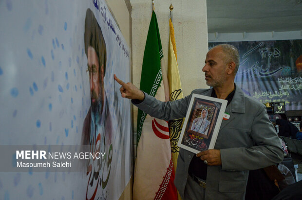 از میناب تا مشهد هم قدم با خانواده شهدای دانش آموز میناب