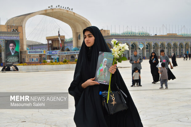 از میناب تا مشهد هم قدم با خانواده شهدای دانش آموز میناب