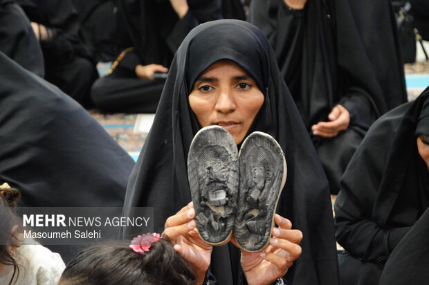 از میناب تا مشهد هم قدم با خانواده شهدای دانش آموز میناب