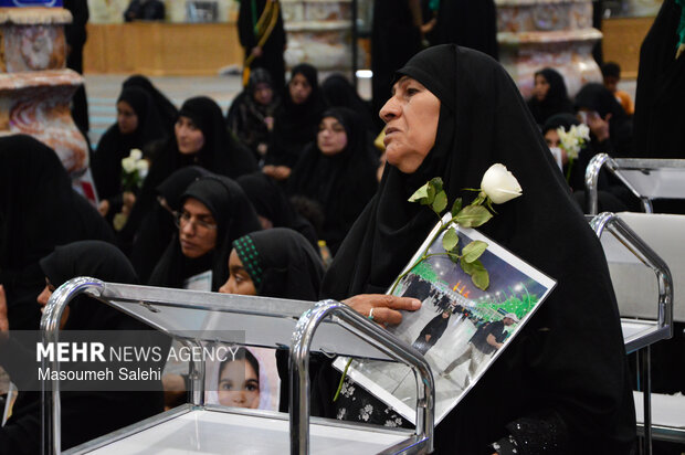 از میناب تا مشهد هم قدم با خانواده شهدای دانش آموز میناب