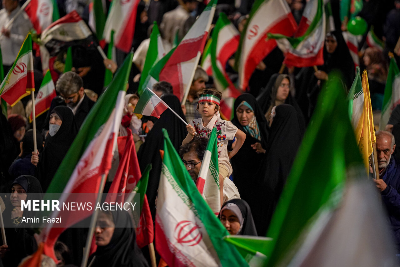 نبض گلپایگان شب‌ها در میدان می‌زند