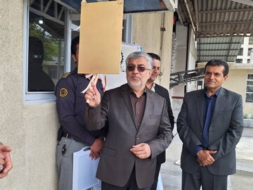 ازهاری: کارگران و کارفرمایان دو ضلع مهم در تداوم چرخه تولید هستند