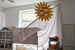 آثار تجاوزات آمریکایی - صهیونی در مدرسه باغچه‌بان تبریز