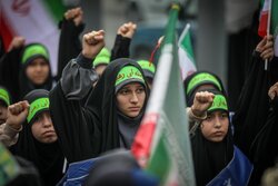 روایتی از نوجوانان انقلابی مشهد در اجتماع «بزرگ مشت های گره کرده» 