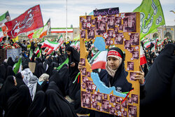 اجتماع جوانان و نوجوانان مشهدی در حرم مطهر رضوی