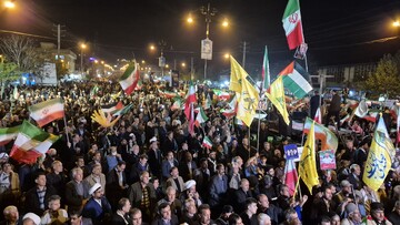 مسيرات ليلية مستمرة في عموم ايران دعما للقوات المسلحة