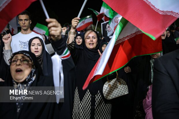 People in Sanandaj condemn US-Israeli aggression on Iran
