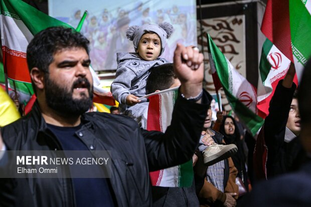 People in Sanandaj condemn US-Israeli aggression on Iran
