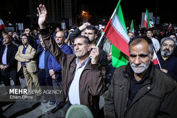 People in Sanandaj condemn US-Israeli aggression on Iran
