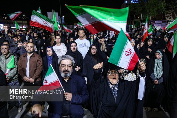 People in Sanandaj condemn US-Israeli aggression on Iran
