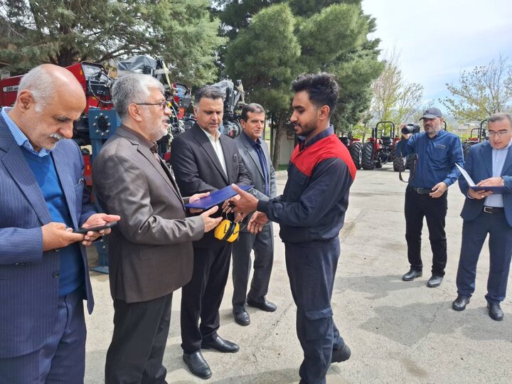 ازهاری: کارگردان و کارفرمایان دو ضلع مهم در تداوم چرخه تولید هستند