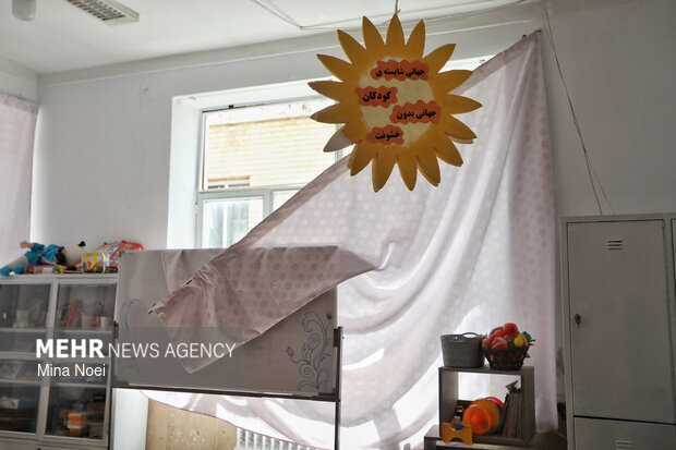 آثار تجاوزات آمریکایی - صهیونی در مدرسه باغچه‌بان تبریز