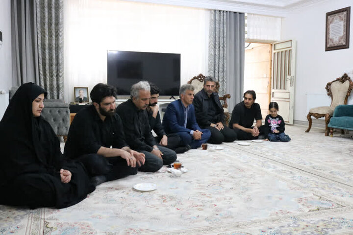 مسئولان لرستان با خانواده شهیدان «الیاسی» و «حسن‌پور» دیدار کردند