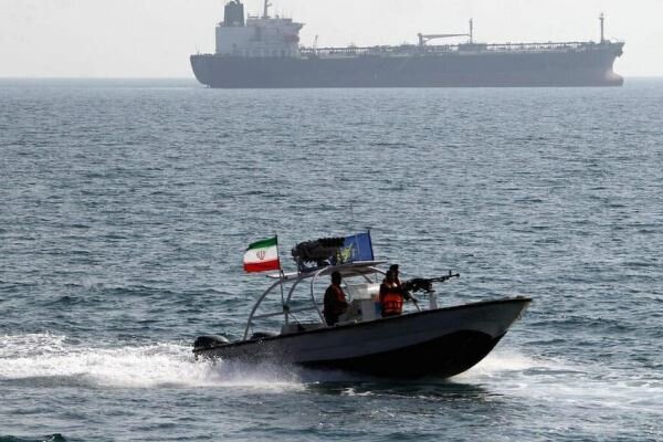 استراتيجية طهران "المضادة" للحصار والقرصنة الأمريكية استراتيجية طهران "المضادة" للحصار والقرصنة الأمريكية